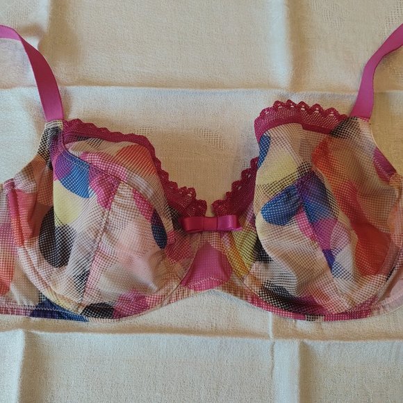 Pink Bra - 36C - French Boutique - Picture 4 of 6